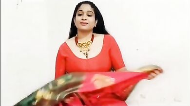 Hot bhabhi sexy smile dete hue chudai ka maza le rahi hai