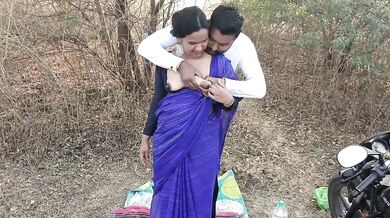 Sexy film of Marathi Kavita Aunty enjoying sex outdoors