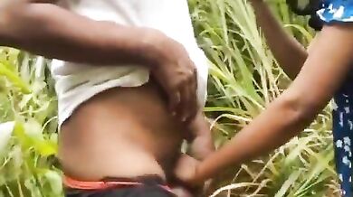 Desi XXX video of a teenage girl fucked in the open field