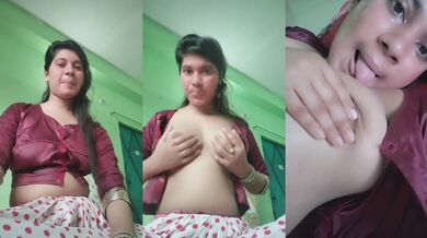 Hot Indian XXX MMS Clip of a horny girl pressing her boobs