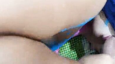 Bhojpuri sex video mein chhora apni gf ko Holi khilata hai