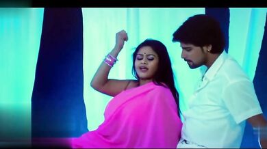 Bhojpuri MMS XXX video of Hot Bhabhi dancing seductively