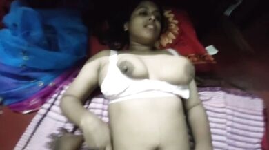 Hot MMS XXX sex clip of Indian Aunty’s big boobs jiggling