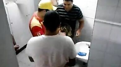 MMS XXX video- Group sex with an Indian Aunty in a toilet