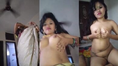 Hot sex reel - Desi Bhabhi removes saree to seduce lover